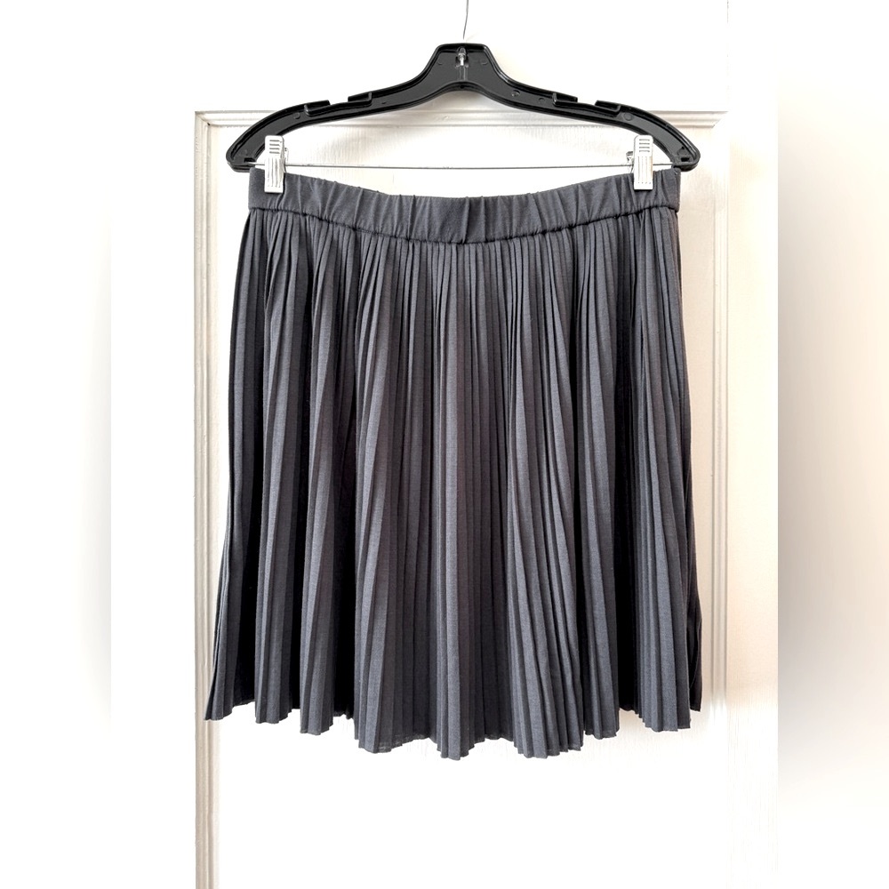 Club Monaco | Charcoal Gray Flowy Pleated Skirt - Size L